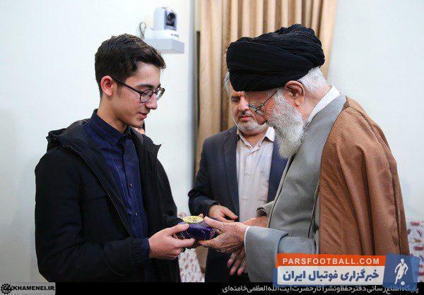 دیدار رهبر انقلاب با آرین غلامی شطرنج باز نوجوان