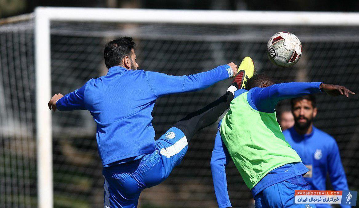 پژمان منتظری مدافع با تجربه استقلال در ۳۵ سالگی همچنان از نظر بدنی آماده است. پژمان منتظری در تمرین استقلال آمادگی بدنی خود را به رخ مهاجمان جدید تیم کشاند.