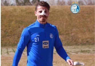 وریا غفوری در تمرین روز گذشته استقلال با علی کریمی سر به سر شد وریا غفوری بلافاصله به بیمارستان رفت که بعد از معاینات مشخص شد بینی اش شکسته است.