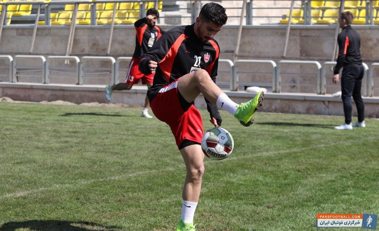 تیم فوتبال پرسپولیس تمرین پنجشنبه را از ساعت ۱۱ در ورزشگاه شهید کاظمی آغاز کرد آدام همتی ستاره پرسپولیس نیز تمرینات انفرادی و اختصاصی خود را انجام داد.