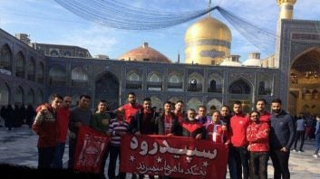 طرفداران سپیدرود رشت خود را به مشهد رسانده اند تا مقابل پدیده از تیم شان حمایت کنند هواداران سپیدرود راه نسبتا طولانی از رشت تا مشهد را طی کردند