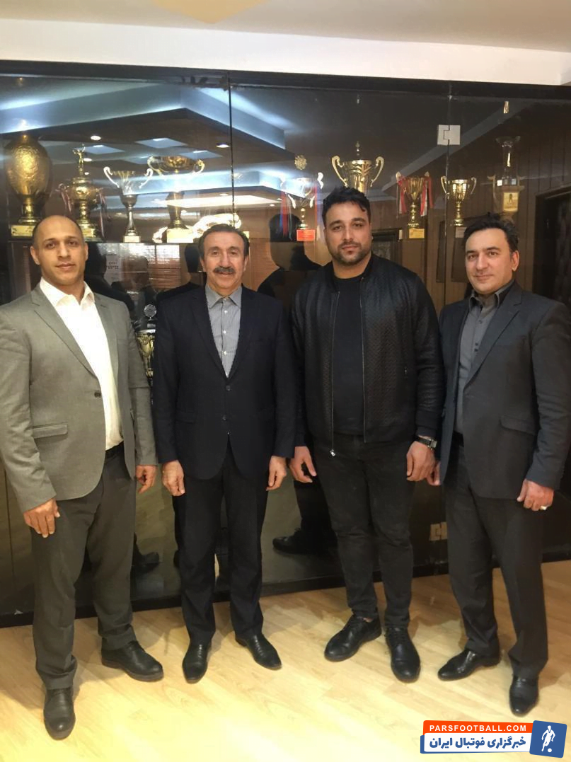 احسان حدادی و توکلی میهمامانان افشین داوری در محل فدراسیون والیبال بودند احسان حدادی سال ها در فدراسیون تحت مدیریت افشین داوری به کار حرفه ای خود می پرداخت.