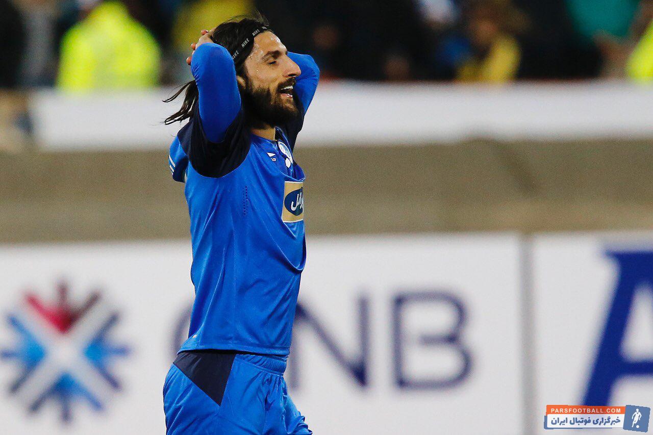 همام طارق هافبک عراقی استقلال تلاش زیادی انجام می دهد تا بتواند بار دیگر به ترکیب اصلی تیمش برگردد طارق همام نتوانست مانع از شکست استقلال شود.