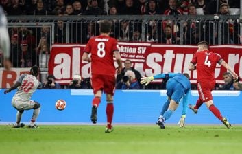 بی شک اگر مانوئل نویر را بهترین دروازه بان ۱۰ سال اخیر فوتبال جهان ندانیم، مانوئل نویر در بین سه سنگربان نخست جای دارد .‌‌‌‌‌