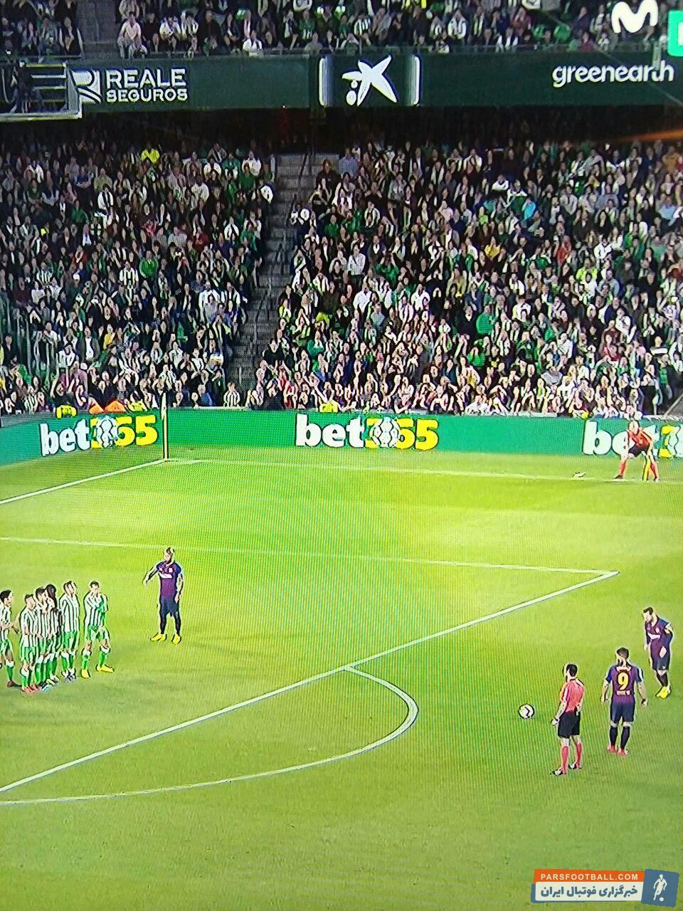 لیونل مسی شب گذشته در زمین بتیس طوفانی به پا کرد و با زدن سه گل پرونده میزبان را بست گل اول بارسا و مسی دقیقه 18 و روی یک ضربه کاشته به ثمر رسید.