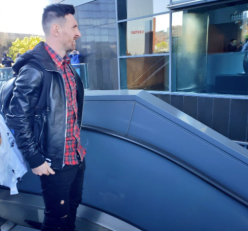 وقتی انتقادات از لیونل مسی به اوج رسید و مسی نیز تصمیم گرفت برای مدتی از ترکیب تیم ملی آرژانتین کنار رفته و برای تیم ملی کشورش بازی نکند.