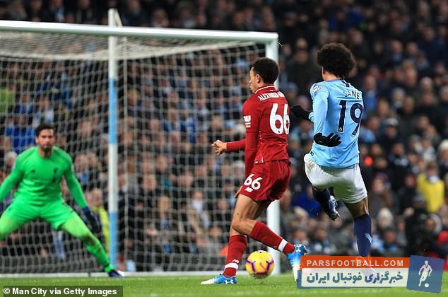 در نیمه اول لروی سانه ، وینگر آلمانی منچسترسیتی با یک ضربه زیبا درون محوطه، گل اول ژرمن ها را به ثمر رساند و یک بار دیگر فن دایک را ناکام گذاشت.