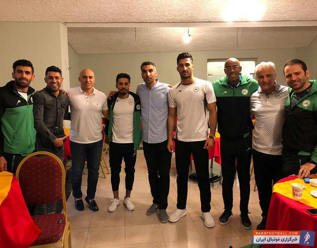 مهدی هاشمی نسب و رحیم زهیوی با حضور در اردوی ذوب آهن در آبادان دیداری با برخی از بازیکنان این تیم و کادر فنی اش داشتند.