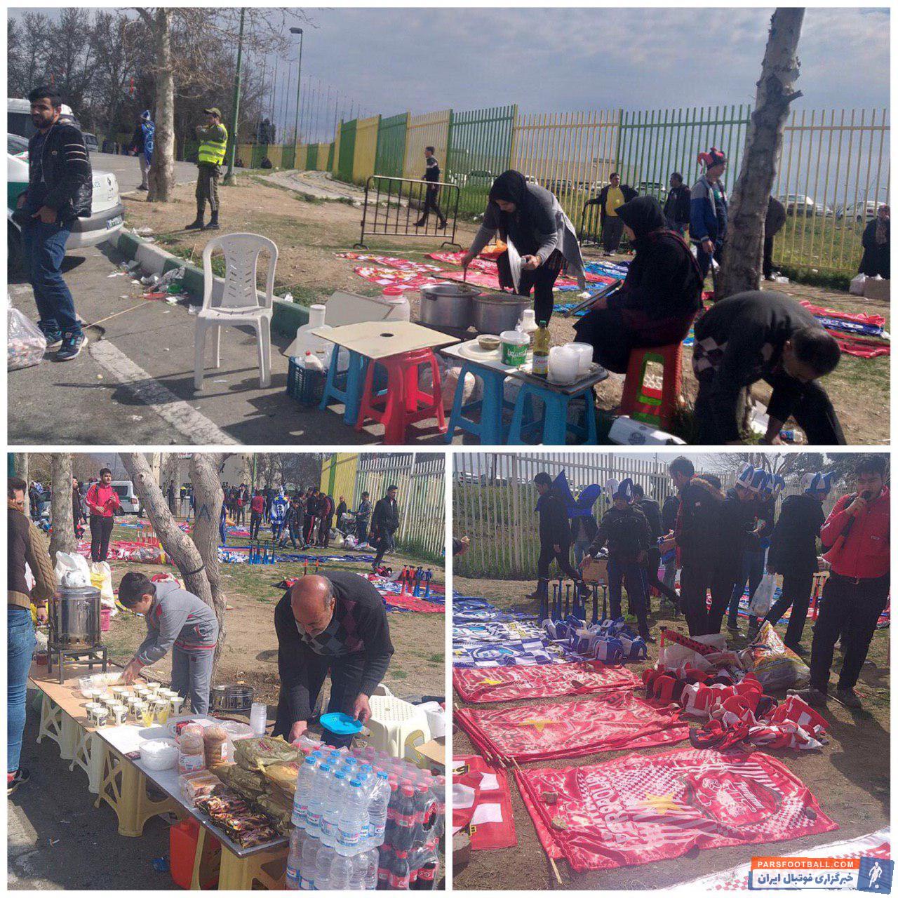 پیاده روهای منتهی به ورزشگاه آزادی جنب و جوش فراوانی را تجربه می کند زنان و مردان زیادی برای فروش کالاهای خود در نزدیکیهای ورزشگاه آزادی به چشم میخورند.