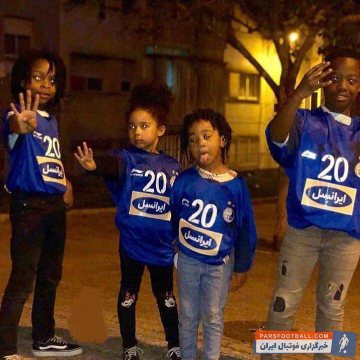 اسماعیل گونکالوس بازیکن فوتبال اهل گینه بیسائو است گونکالوس از ژانویه ۲۰۱۹ در پست مهاجم برای باشگاه فوتبال استقلال تهران در لیگ برتر خلیج فارس بازی میکند.