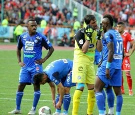 دلداری آیاندا پاتوسی به فرشید اسماعیلی بعد از هدر دادن پنالتی برابر پرسپولیس