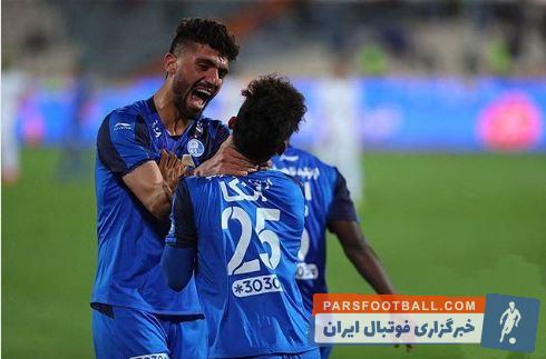 محمد دانشگر به شکل عجیبی جشن گل گرفت و با فشار دادن دستانش بر گلوی قائدی یکی از عجیب ترین خوشحالی ها بعد از گل فصل را به نمایش گذاشت.