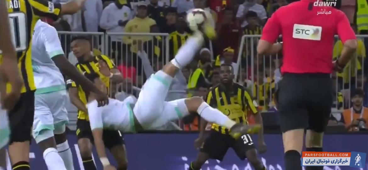 عمر السوما مهاجم سوریه تیم الاهلی است در یک نظرسنجی ضربه برگردان تماشایی عمر السوما مهاجم سوریه تیم الاهلی به عنوان بهترین گل لیگ عربستان انتخاب شد.