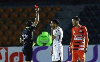 اخراج محمد ایرانپوریان در بازی دیروز مقابل سایپا به شدت امیر قلعه نویی را عصبانی کرد حسن جعفری جانشین ایرانپوریان در دفاع راست خواهد بود.