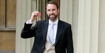 ساوت گیت از گرت ساوتگیت به خاطر رساندن تیم ملی انگلیس به مرحله نیمه نهایی جام جهانی اخیر، آن هم پس از ۲۸ سال انتظار تجلیل به عمل آمد.