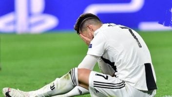 واکنش کریستیانو رونالدو مهاجم تیم فوتبال یوونتوس پس از حذف این تیم مقابل آژاکس آمستردام در مرحله یک چهارم نهایی لیگ قهرمانان اروپا را مشاهده می کنید.