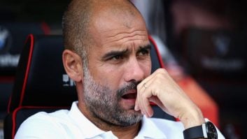 تصویری جالب از بدل ایرانی گواردیولا در حال قلیان کشیدن