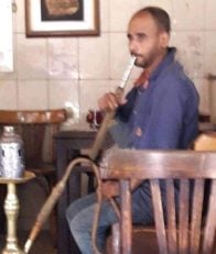 تصویری جالب از بدل ایرانی گواردیولا در حال قلیان کشیدن