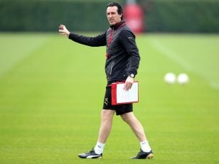 بعد از آنکه یک عکاس در آخرین تمرین آرسنال عکسی از اونای امری ثبت کرد، گفته می‌شود برنامه تاکتیکی اونای امری برای بازی امشب آرسنال لو رفته است.