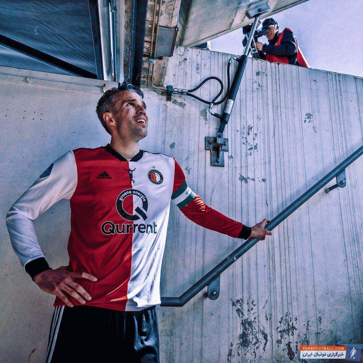 فن پرسی دوران حرفه ای اش را با فاینورد آغاز کرد رابین فن پرسی در دیدار فاینورد مقابل دن هاگ، آخرین بازی دوران حرفه ای اش را انجام داد.