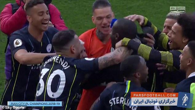 بعد از سوت پایان بازی، زمانی که بازیکنان سیتی در حال برگزاری جشن قهرمانی بودند، ناگهان به سمت یحیی توره رفتند و یحیی توره را وارد جشن شان کردند.