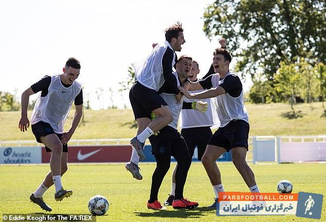 تیم ملی انگلیس ، تمرینات خود برای بازی با هلند در نیمه‌نهایی لیگ ملتهای یوفا را بدون ستاره‌های منچسترسیتی در تیم ملی انگلیس آغاز کرد.