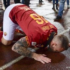 دیشب رم با وجود پیروزی از صعود به چمپیونزلیگ بازماند ولی همه چیز تحت‌الشعاع خداحافظی احساسی دانیله ده‌روسی با هواداران این تیم قرار گرفت.