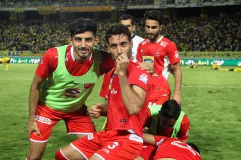 ترابی و خلیل زاده پرسپولیس در دیداری مهیج و جذاب موفق شد از سد سپاهان بگذرد و به فینال برسد بازیکنان تیم پرسپولیس شادی یکسان و مشخصی را پس از پیروزی مقابل سپاهان داشتند.