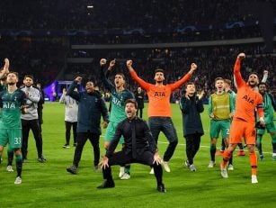 تصویری از شادی پوچتینو سرمربی تاتنهام و شاگردانش پس از شکست و آژاکس و صعود به فینال لیگ قهرمانان اروپا را مشاهده می کنید.
