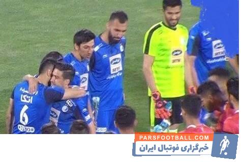 پیش از آغاز دیدار استقلال مقابل سپیدرود، بازیکنان دو تیم تونل افتخاری برای خسرو حیدری ایجاد کردند. خسرو حیدری در پایان بازی شب گذشته از فوتبال خداحافظی کرد.