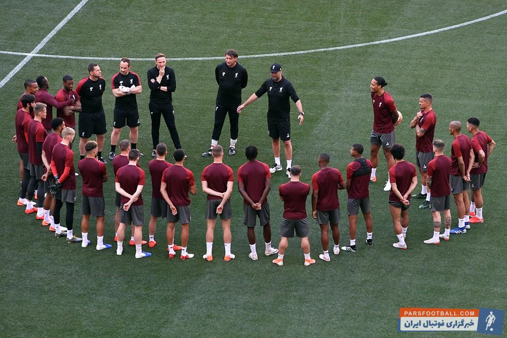 نکته مثبت، آمادگی روبرتو فرمینو در این تمرین لیورپول بود و ستاره های لیورپول با روحیه ای بالا، تمرینی پرنشاط و سبک را برگزار کردند.