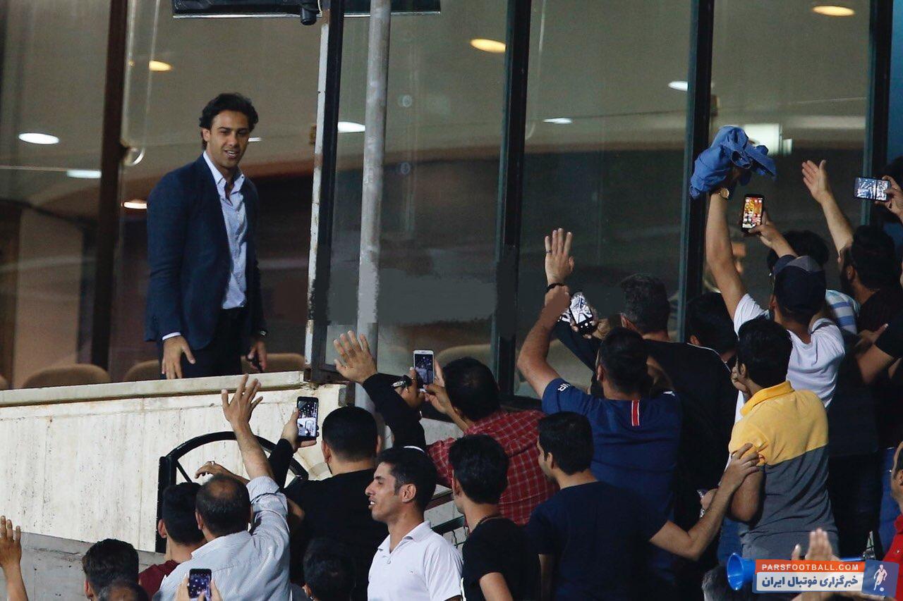 فرهاد مجیدی مرد محبوب آبی ها امروز و در اولین بازی تیم ملی با مارک ویلموتس و برای تماشای بازی ایران و سوریه در ورزشگاه آزادی حضور پیدا کرد.