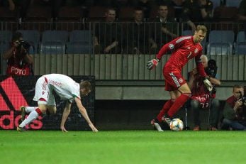 مانوئل نویر دروازهبان تیم ملی آلمان است نویر دیشب در جریان پیروزی این تیم مقابل بلاروس با دریبلهای خود به یکی از سوژههای اصلی این بازی تبدیل شد.