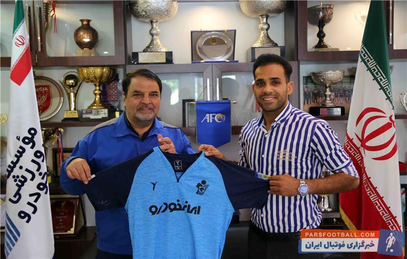 علی حمودی قرارداد خود را تا یک فصل دیگر با این باشگاه تمدید کرد تا حمودی برای چهارمین فصل متوالی برای فیروزه ای پوشان به میدان برود .