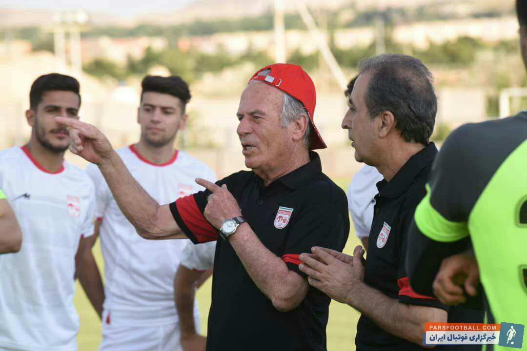 مصطفی دنیزلی همواره با تیپ های خاص و زیبایش در محافل فوتبالی ایران و ترکیه دیده شده است دنیزلی حالا در آستانه 70 سالگی قرار دارد.