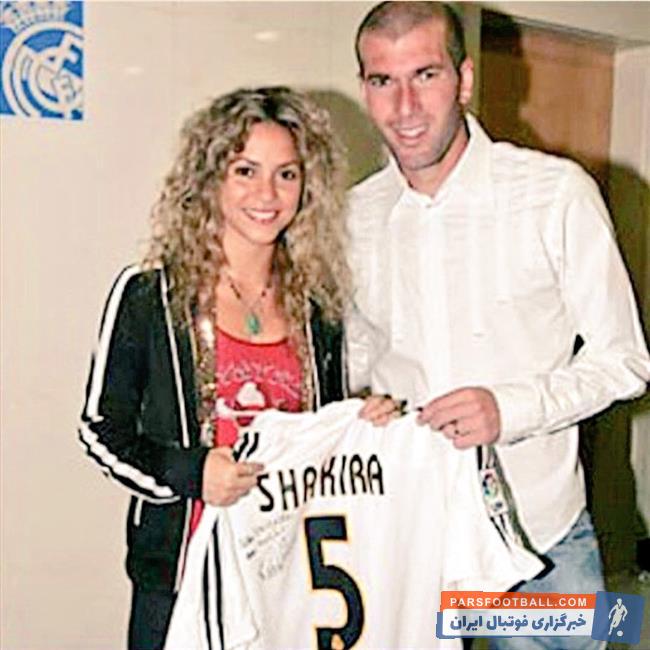 شکیرا سال 2003 و پس از مطرح شدن در سطح جهان رسما هوادار رئال مادرید شد شکیرا با ستارگان این تیم عکس یادگاری انداخت.