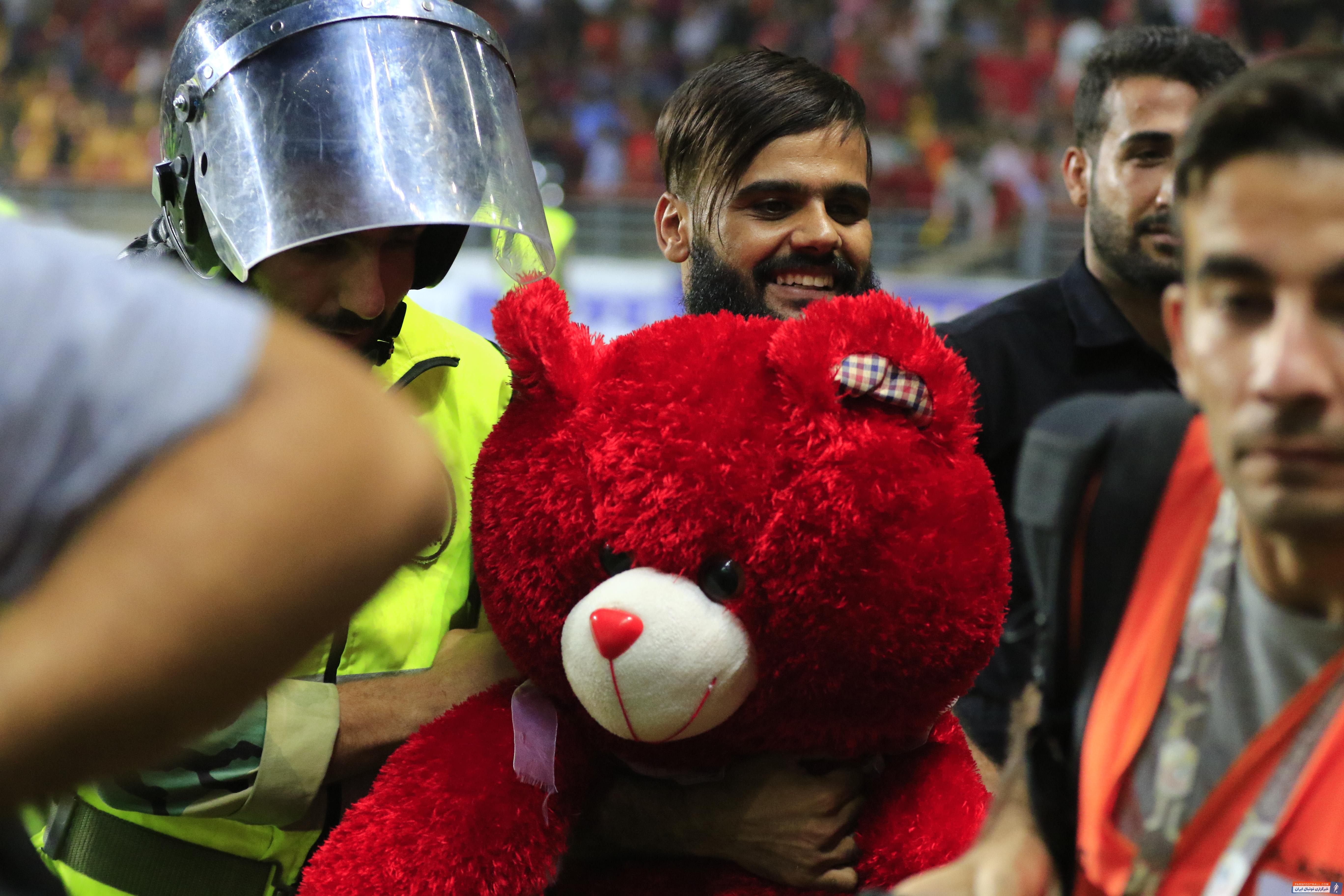 پرسپولیس ؛ تصاویری از ورود جیمی جامپ حاشیه ساز به دیدار پرسپولیس - داماش