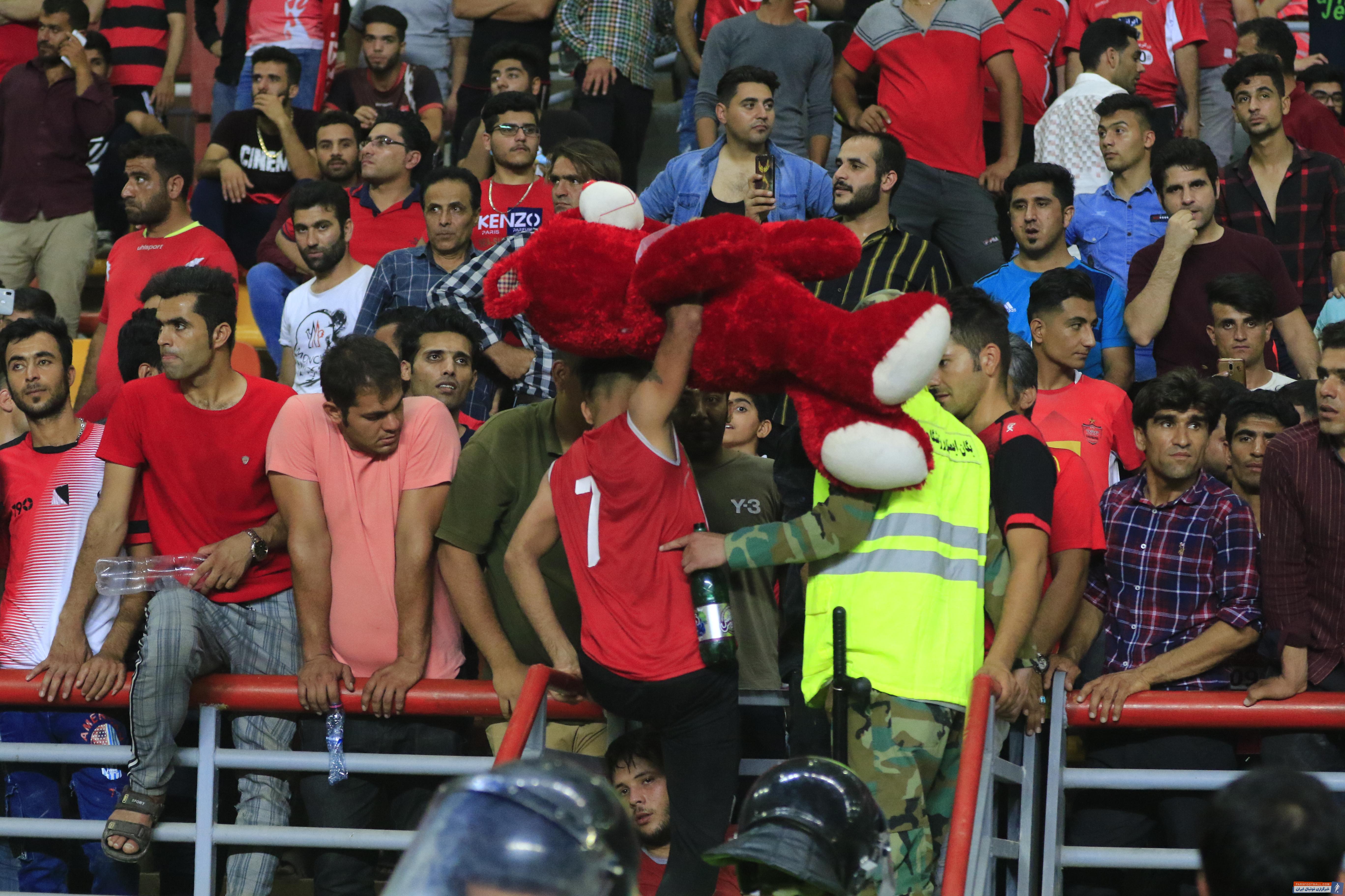 پرسپولیس ؛ تصاویری از ورود جیمی جامپ حاشیه ساز به دیدار پرسپولیس - داماش