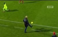 حرکات تکنیکی مربیان فوتبال در کنار زمین