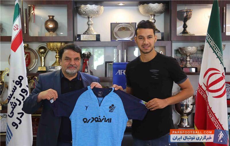 مهدی امینی در ابتدای لیگ هجدهم قراردادی دو ساله با باشگاه سپاهان امضا کرد مهدی امینی سپس به صورت قرضی راهی پیکان شد.‌‌‌‌‌‌