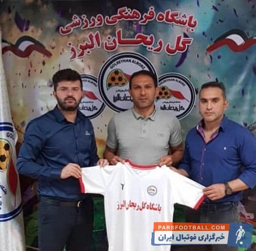 رحمان احمدی سابقه پوشیدن چند سال پیراهن تیم ملی فوتبال را دارد رحمان احمدی در جام جهانی 2014 نیز یکی از گلرهای تیم کارلوس کی روش محسوب میشد.