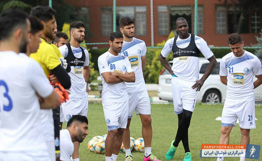 شیخ دیاباته 195 سانتی متر به عنوان اولین خرید خارجی استقلال از پنج شنبه تمرین خود را با این تیم آغاز کرده است تا خود را برای شروع فصل جدید آماده کند.