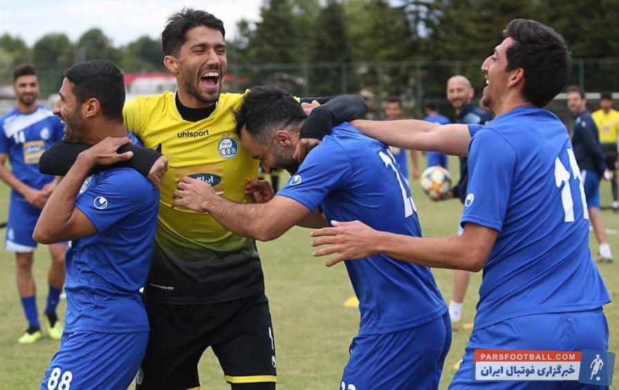 تیم فوتبال استقلال صبح روز جمعه تمرینات پرفشاری برگزار کردند اما در تمرین نوبت بعد از ظهر با نظر استراماچونی بازیکنان استقلال یک تمرین رقابتی برگزار کردند.