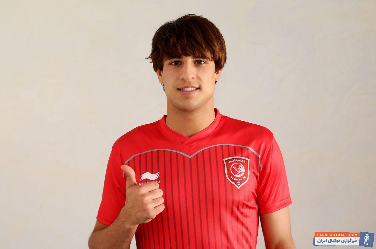 مهند علی در حالی به الدحیل پیوست که پیش از این تنها در تیم الشرطه و الکهریای عراق بازی کرده بود مهند علی از 6 سال پیش فوتبال حرفه ای اش را آغاز کرد.