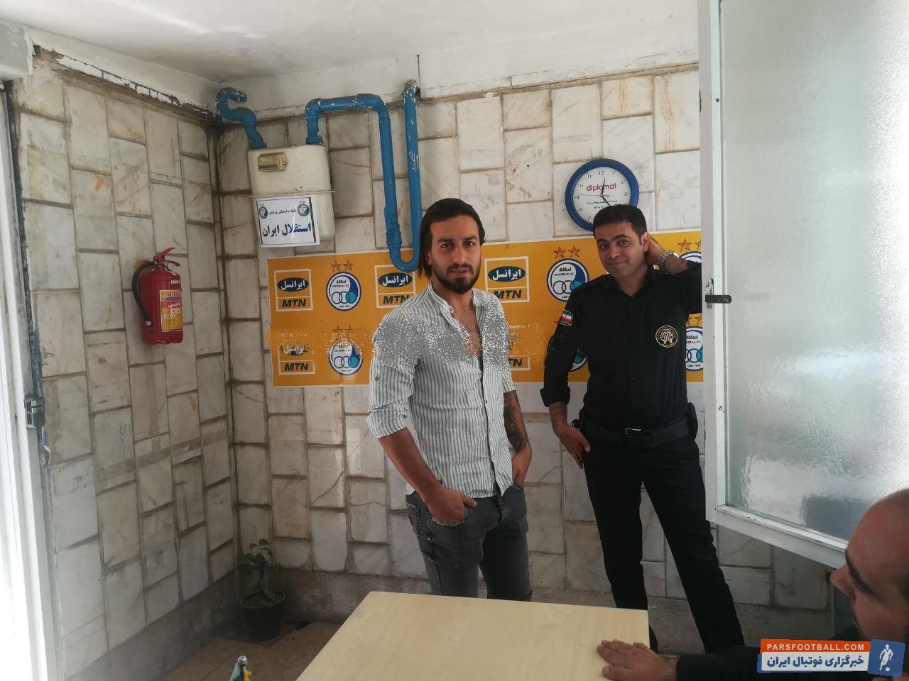 وضعیت روح الله باقری و فرشید باقری با هم یکسان نیست و روح الله باقری با توجه له اعلام نظر قبلی استراماچونی، برای جدایی از استقلال اقدام کرده است.