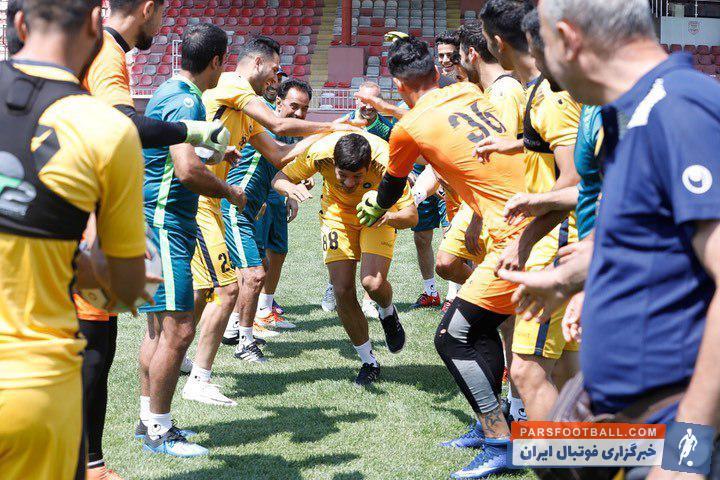 استنلی کی روش مهاجم ۱۹۵ سانتی متری سپاهان و آقای گل فصل گذشته لیگ برتر، پس از حضور در تمرین طلایی پوشان، تمرینات انفرادی را آغاز کرد.