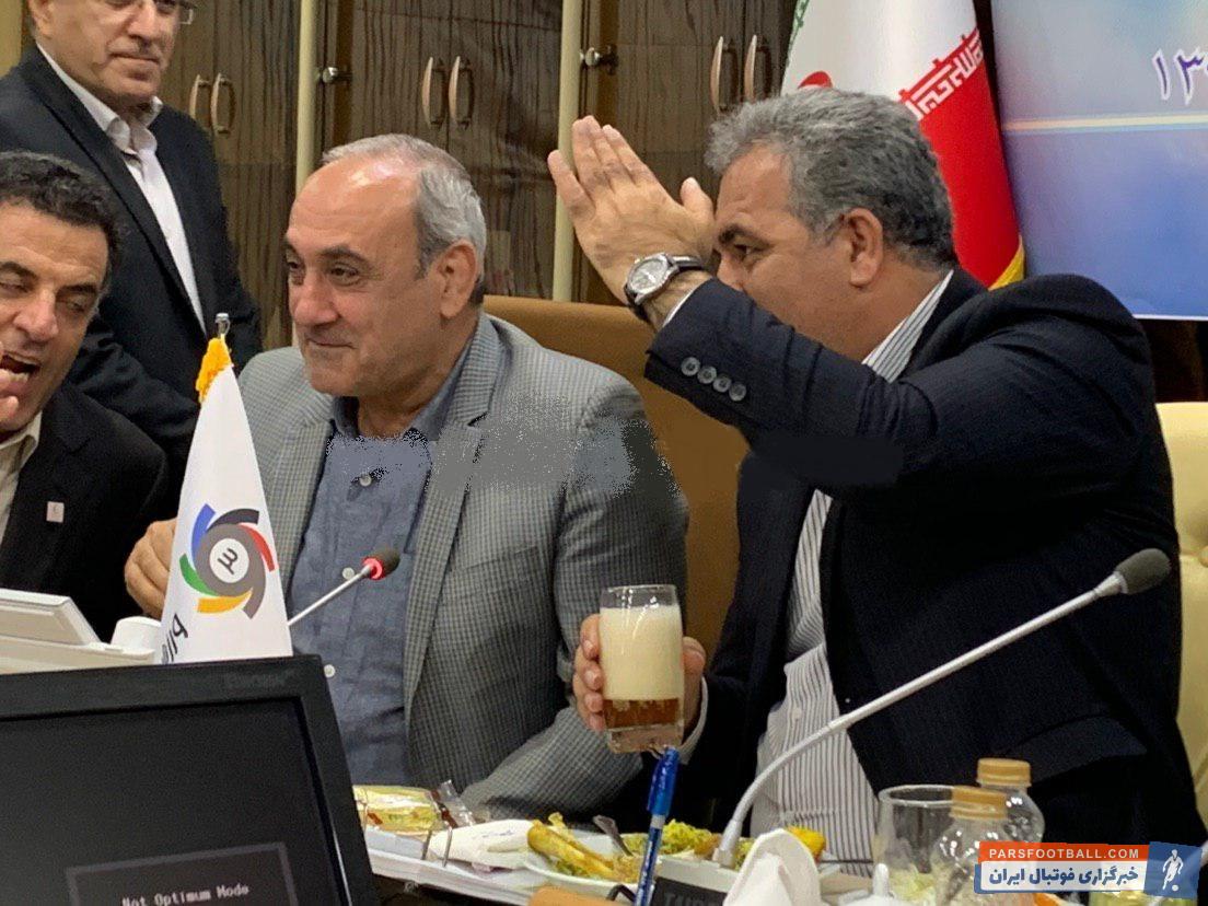 مدیران حال حاضر و سابق پرسپولیس شب گذشته در کمپین حمایت از سیل زدگان فروردین امسال حضور داشته و ساعتی را در کنار هم بودند.