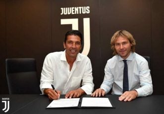 بوفون از سال ۲۰۰۰ راهی یوونتوس شد و ۱۷ سال در این باشگاه حضور داشت و با حضور این فصل مدت زمان حضور بوفون به ۱۸ سال خواهد رسید.