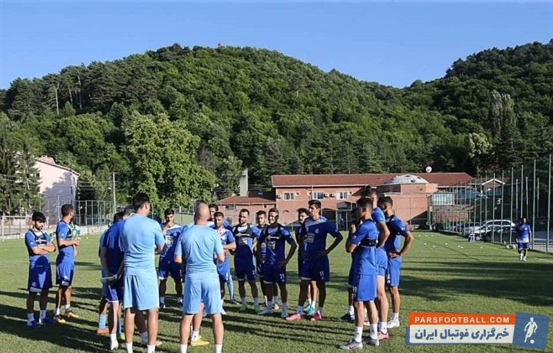 تیم فوتبال استقلال دوشنبه برای برگزاری اردوی ۱۰ روزه راهی شهر استانبول ترکیه شد. استقلالیها پس از رسیدن به استانبول، مسیر چند ساعته را طی کردند.