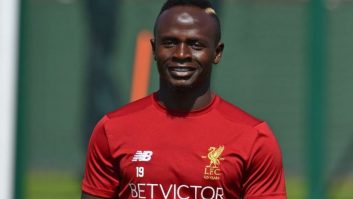 تصاویری از بازدید سادیو مانه از مدرسه تازه تاسیسش در روستای بامبالی